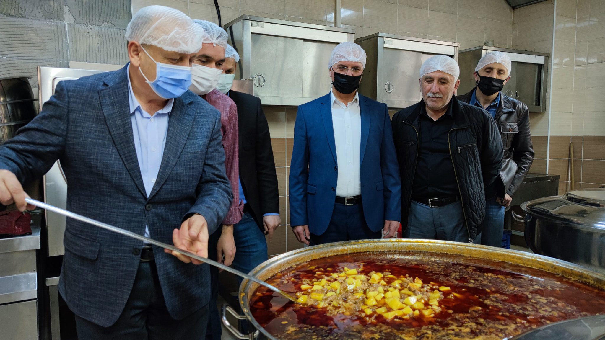 Ünye Belediyesi tarafından bu yıl Gönül Sofrası adıyla kurulan iftar