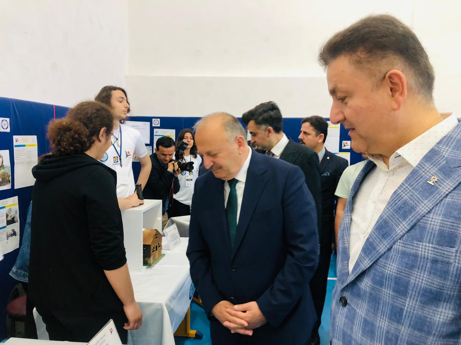 Ünye Fen Lisesi TUBİTAK Bilim Fuarları kapsamında 18 öğrenci ve