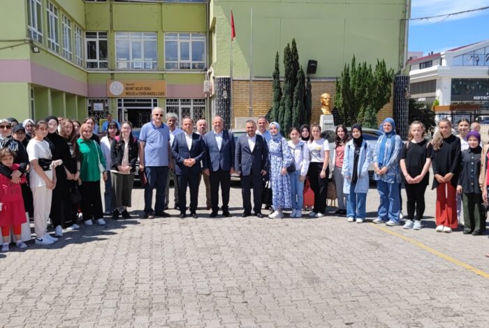 BAŞKAN TAVLI, BAŞARILI ÖĞRENCİLERİ ÇANAKKALE GEZİSİNE UĞURLADI CA 2