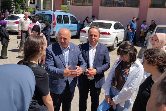 BAŞKAN TAVLI, BAŞARILI ÖĞRENCİLERİ ÇANAKKALE GEZİSİNE UĞURLADI CA1 2
