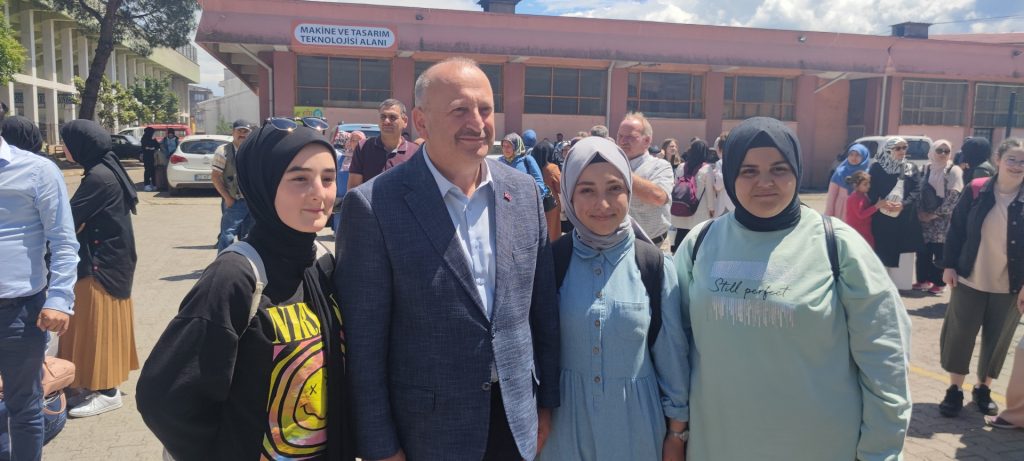 BAŞKAN TAVLI, BAŞARILI ÖĞRENCİLERİ ÇANAKKALE GEZİSİNE UĞURLADI CA4 1
