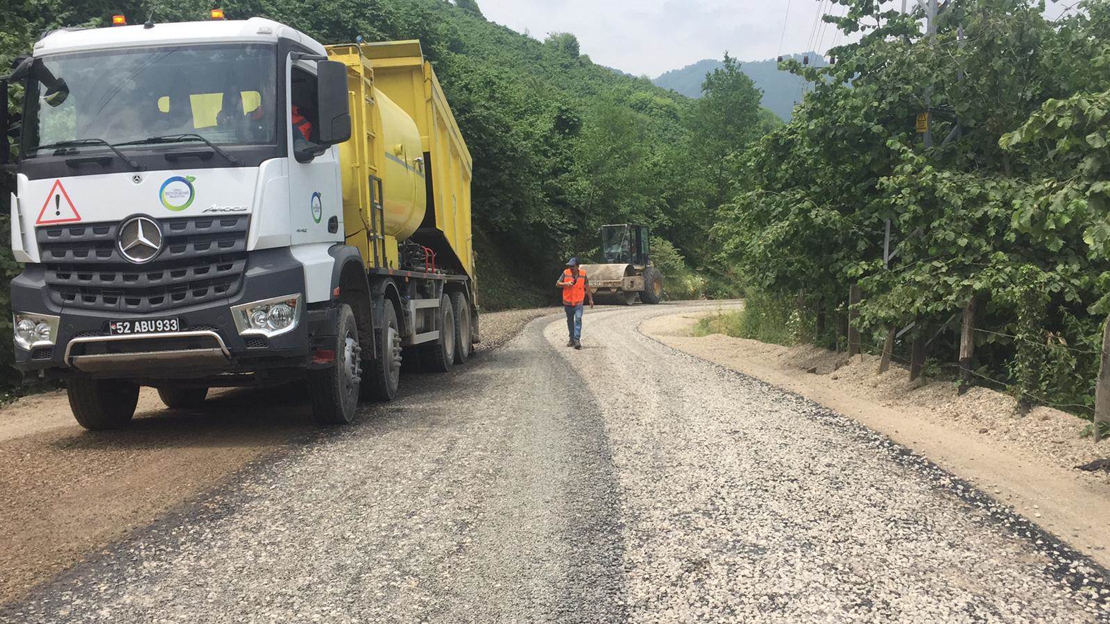 Ordu Büyükşehir Belediyesi, Ünye’nin üç mahallesini asfalt konforuyla birbirine bağlamak