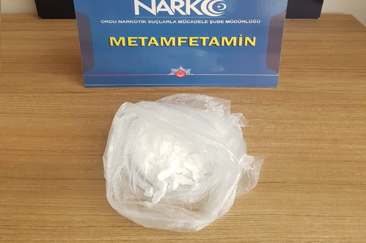 Ünye ve Fatsa’da gerçekleştirilen çalışmalarda çeşitli maddeler ele geçirilirken şüpheliler