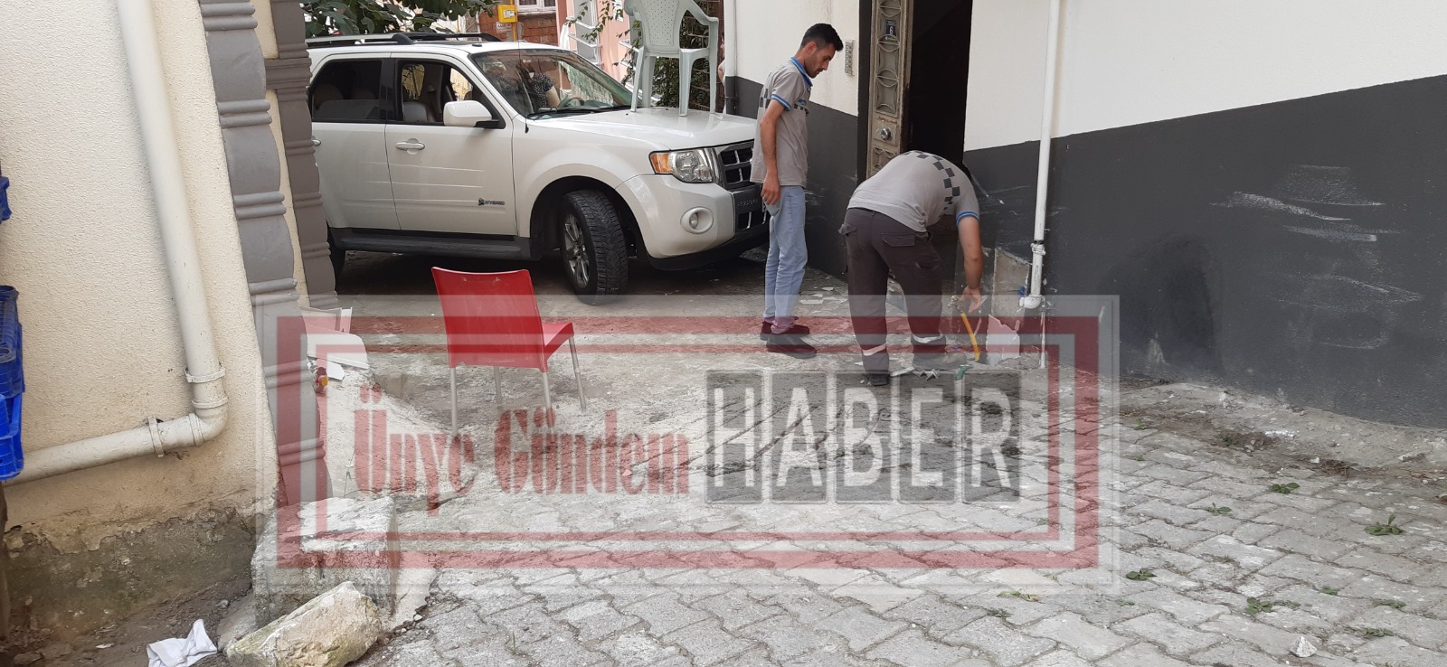 Ünye’de bir sürücü aracını park etmeye çalıştığı sırada önce doğalgaz