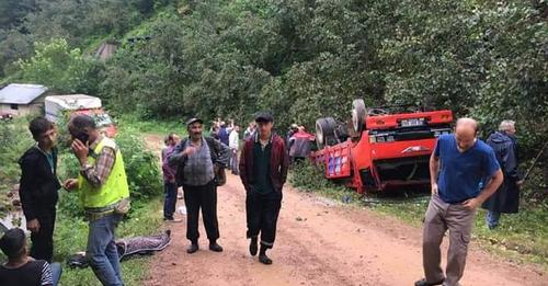 Ordu’da fındık işçici taşıyan kamyon yuvarlandı. Kazada yaralılar olduğu bildiriliyor.