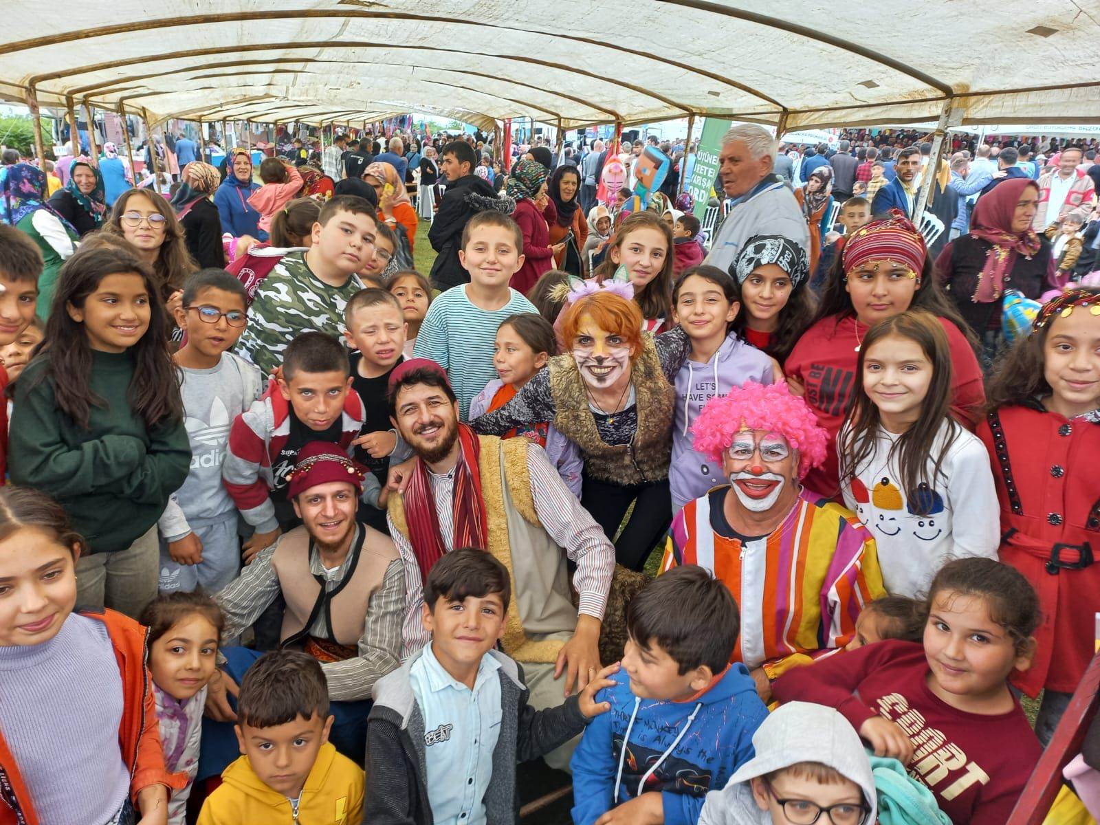 Ordu Büyükşehir Belediyesi, kültür sanat etkinlikleri kapsamında ilçelerdeki çocukları unutmadı.