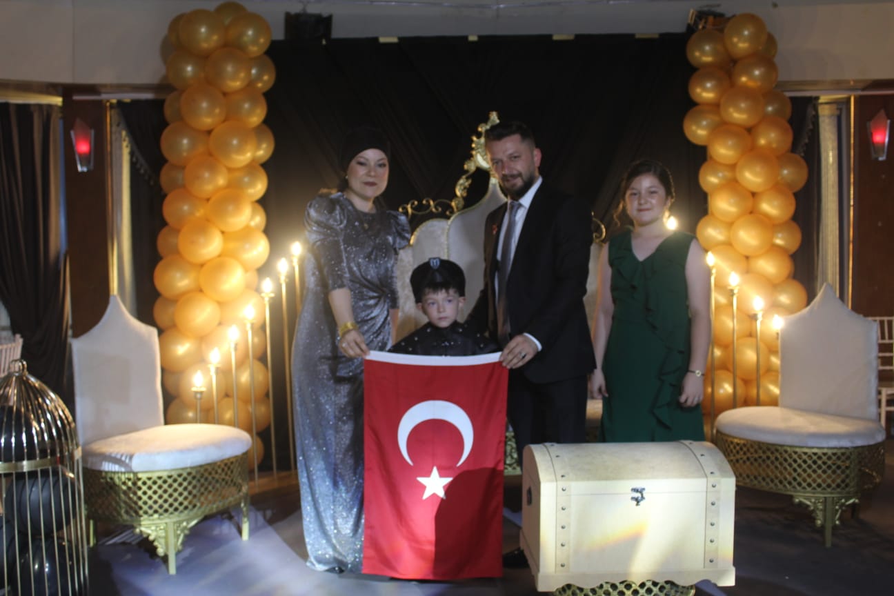 Gülcan ve Cine Clup Elektronik İşletme Sahibi Tuncay Yaşar’ın oğlu