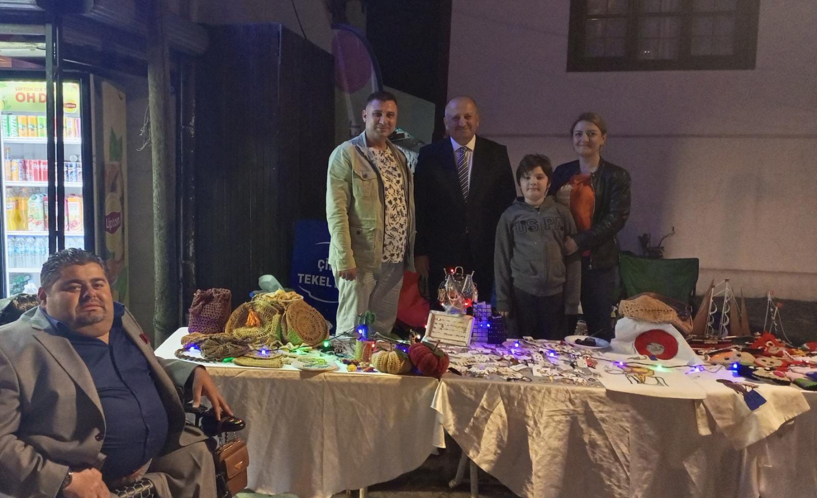 Ünye Belediye Başkanı Hüseyin Tavlı el sanatkarı semanur_tasarim_aski’ standına ziyarette