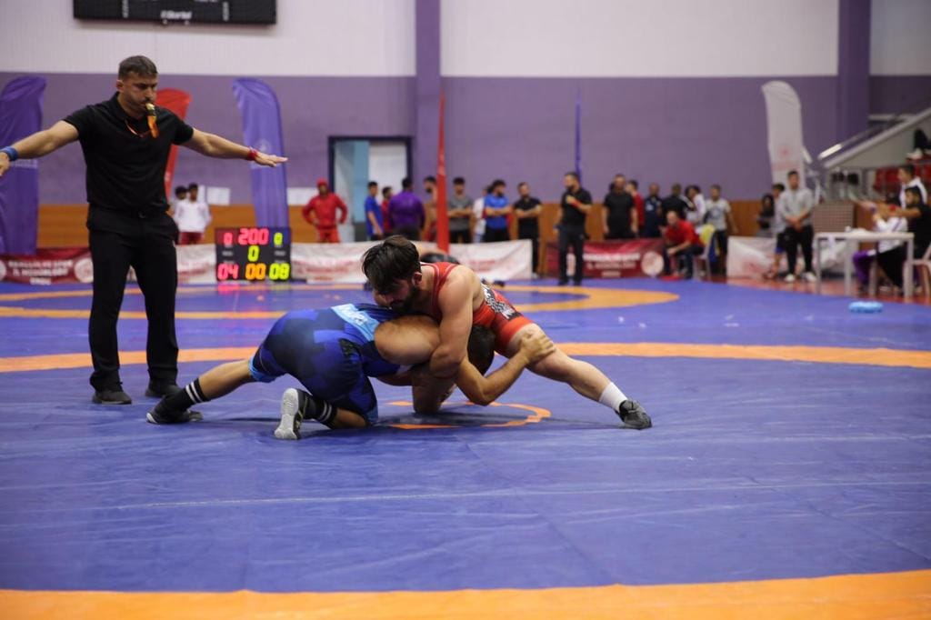 Vali Sonel, Karadeniz İlleri U20 Serbest Güreş Turnuvasının Açılış Programına Katıldı TU3