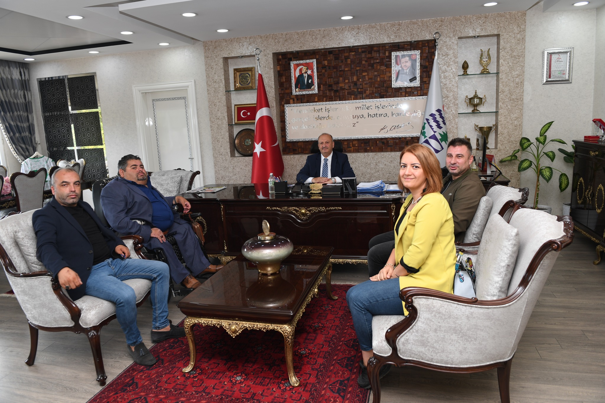 Beyazay Derneği Ordu Şubesi Başkanı Cihan Çakır ve beraberindeki yönetimini