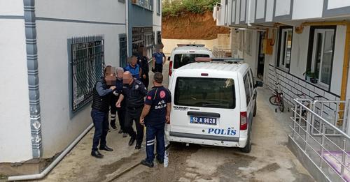 Ünye Burunucu Mahallesi’ndeki bir apartmandan benzin kokusu geldiği ihbarını alan