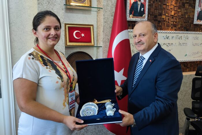 BAŞKAN TAVLI YABANCI ÖĞRENCİLERLE BULUŞTU tav1
