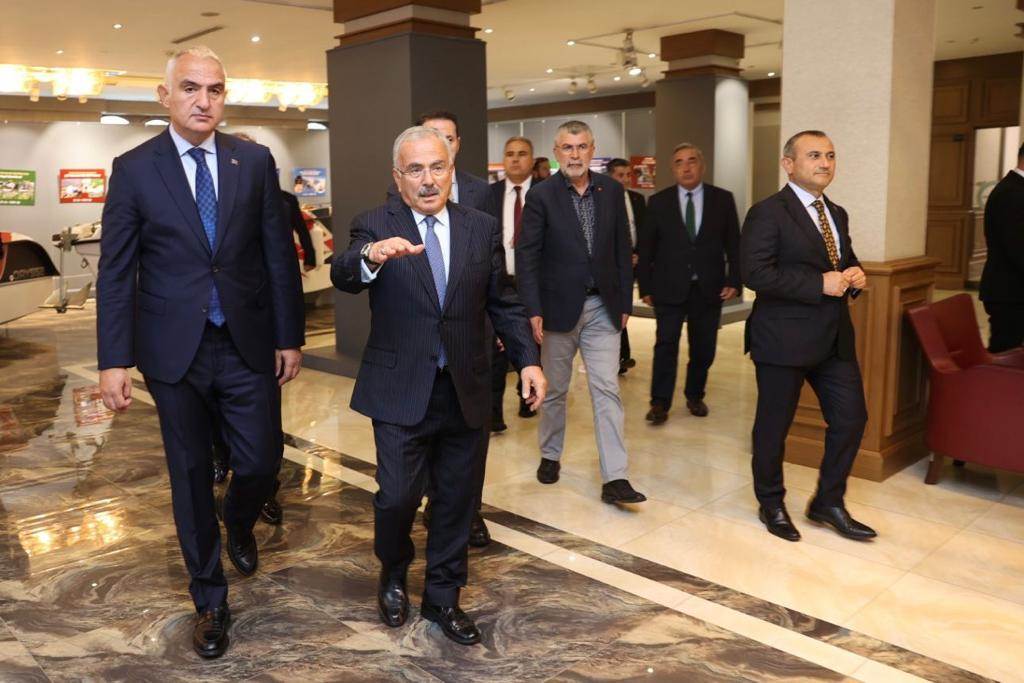 BAKAN ERSOY, BÜYÜKŞEHİRDE er1