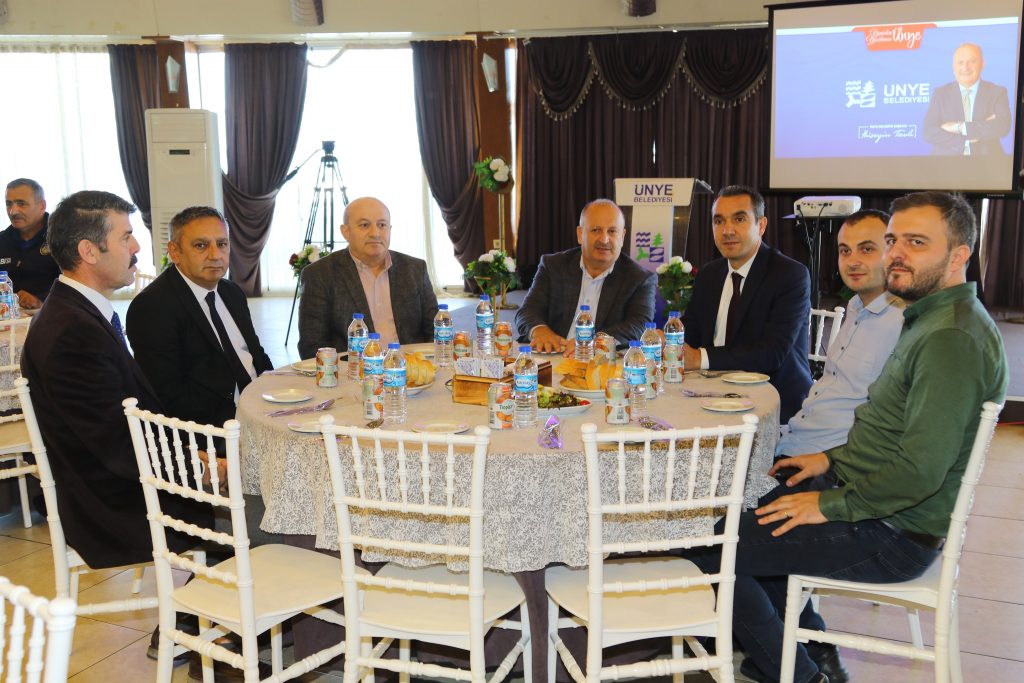 BAŞKAN TAVLI, “ÜNYE’YE HİZMET EDEN BÜYÜK BİR AİLEYİZ” hu3