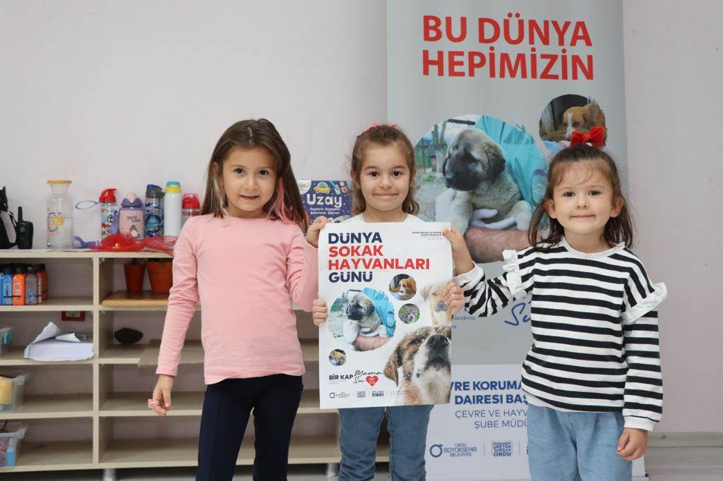 MİNİKLERE HAYVAN SEVGİSİ ANLATILDI mi1