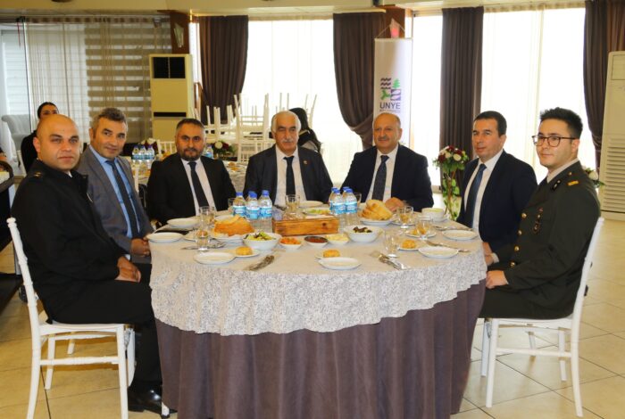 BAŞKAN TAVLI, “MUHTARLARIMIZ OMUZ OMUZA VERDİĞİMİZ EN YAKIN MESAİ ARKADAŞLARIMIZDIR” ta1