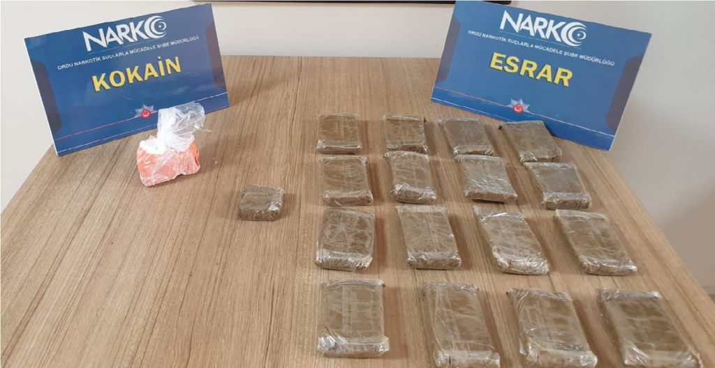 NARKOTİK ŞÜPHELİ ARAÇTA UYUŞTURUCU MADDE YAKALADI N