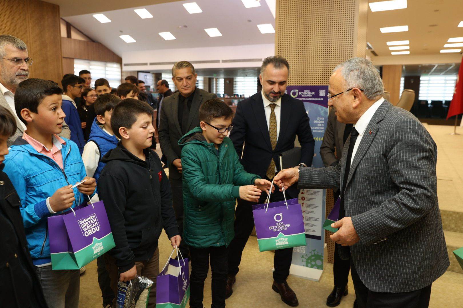 Ordu Büyükşehir Belediyesi, 19 ilçede eğitim gören öğrencileri Ordu’nun tarihi