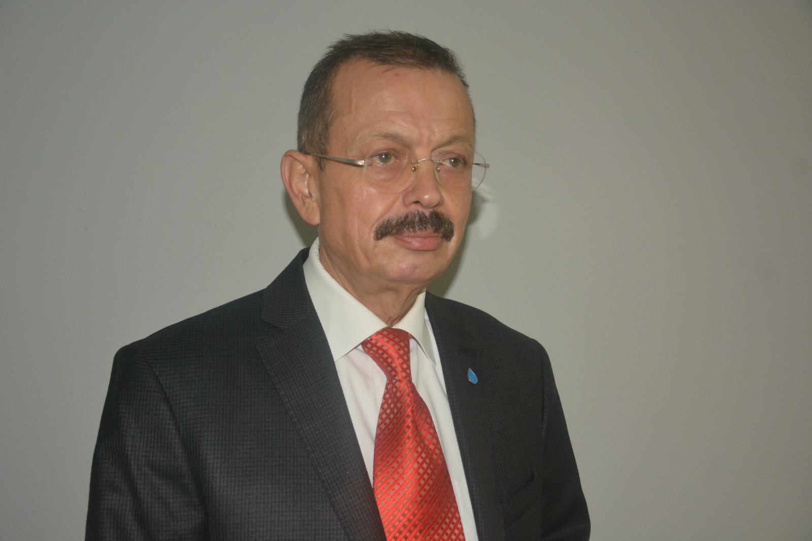 Deva Partisi ilçe başkanı İrfan Tosun Ünye’nin sahipsiz kaldığını söyledi.