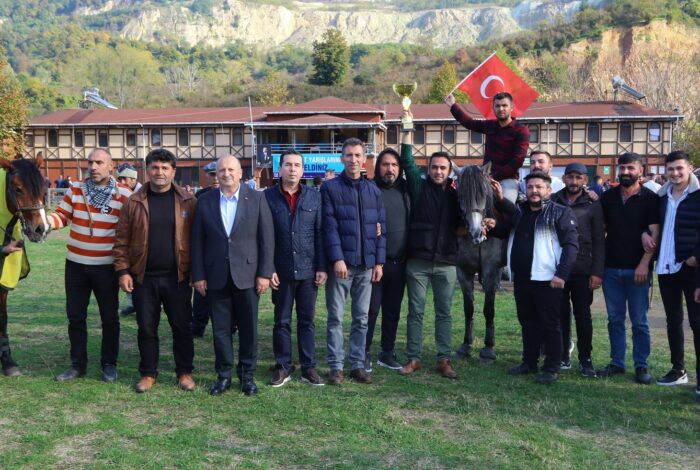 ÜNYE’DE ATLAR, ATAYA SAYGI İÇİN KOŞTU at 1