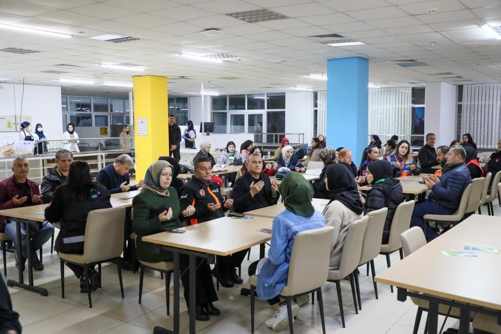 Çök-Kapan-Tutun Deprem Anı Tatbikatı Yapıldı c 2