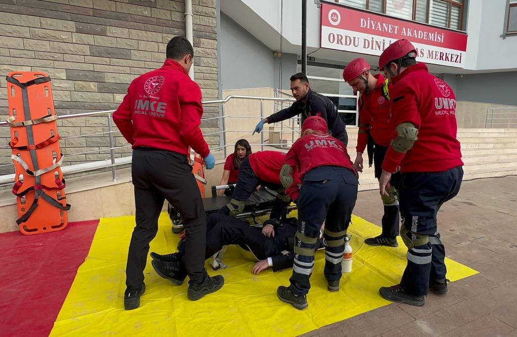 <strong>Deprem Tatbikatı Yapıldı</strong> d