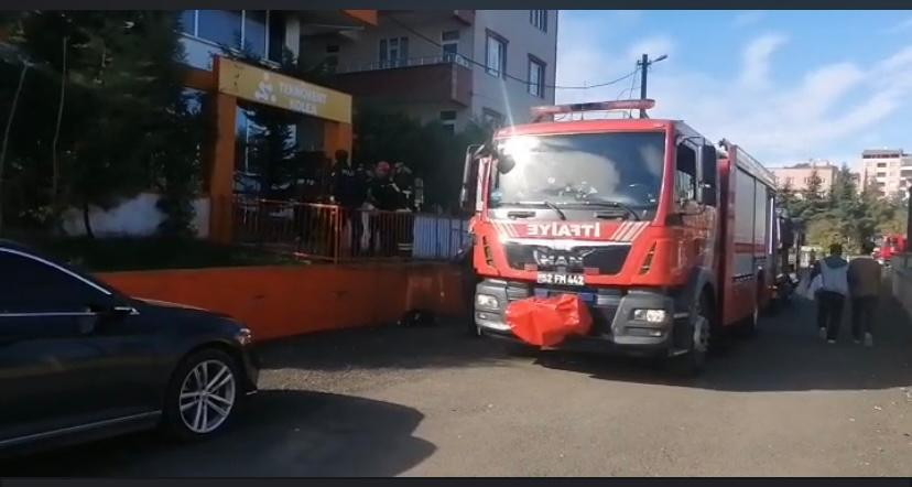Ünye’de özel bir okulun kantininde çıkan yangın, okuldaki öğrencilere korkulu