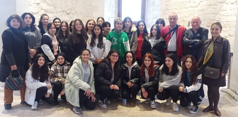 RESİM SERGİSİ SANAT SEVERLERLE BULUŞTU res