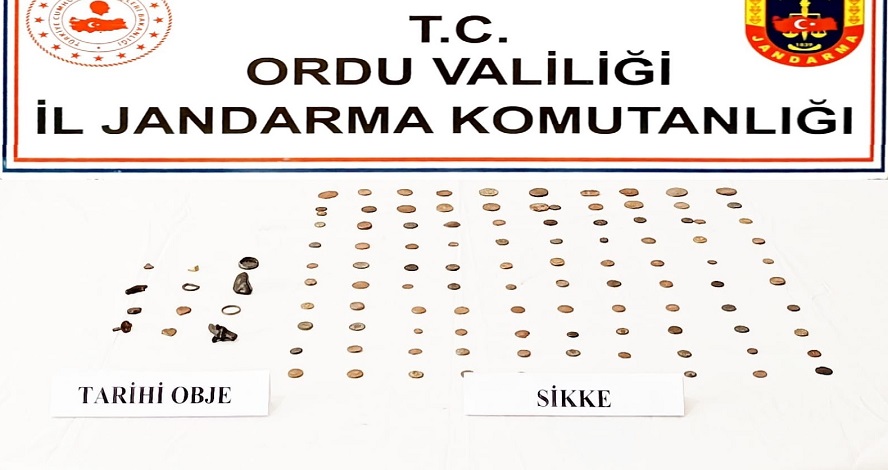 ORDU’DA SİKKE VE TARİHİ OBJE YAKALANDI t