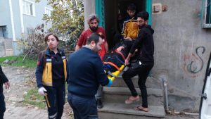 ÇOCUĞUNUN BALKONDAN DÜŞTÜĞÜNÜ GÖREN ANNE KORKUTTU B 3