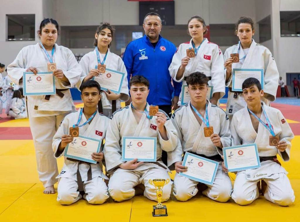 BÜYÜKŞEHİR JUDO TAKIMI 1. LİG’E ADINI YAZDIRDI J 1