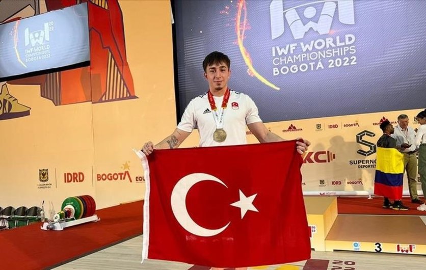 ÜNYE'Lİ YUSUF, DÜNYA ŞAMPİYONU OLDU Y