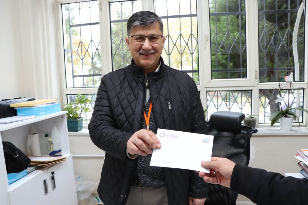 BAŞKAN GÜLER’DEN ÖĞRETMENLERE JEST b2
