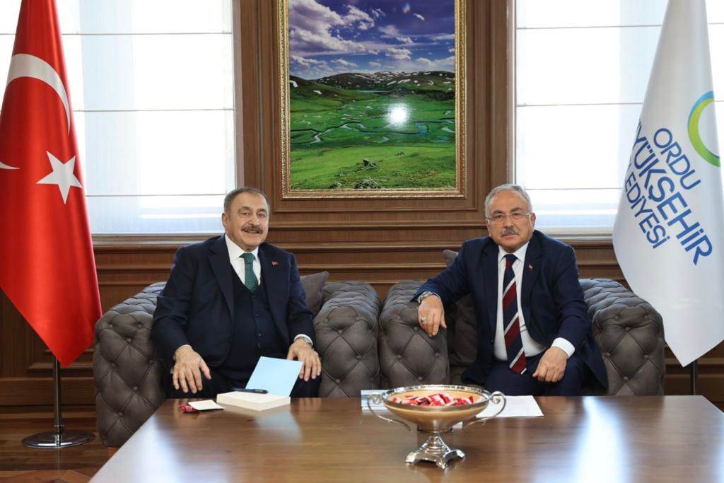 Eski Bakan Veysel Eroğlu Ordu Büyükşehir Belediyesini Ziyaret Etti e