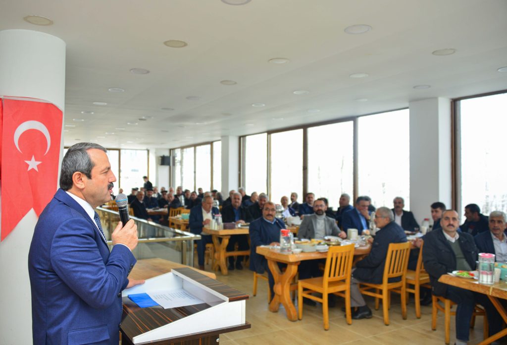 Akkuş Belediye Başkanı İsa Demirci, 2022 yılı değerlendirme toplantısı i 1