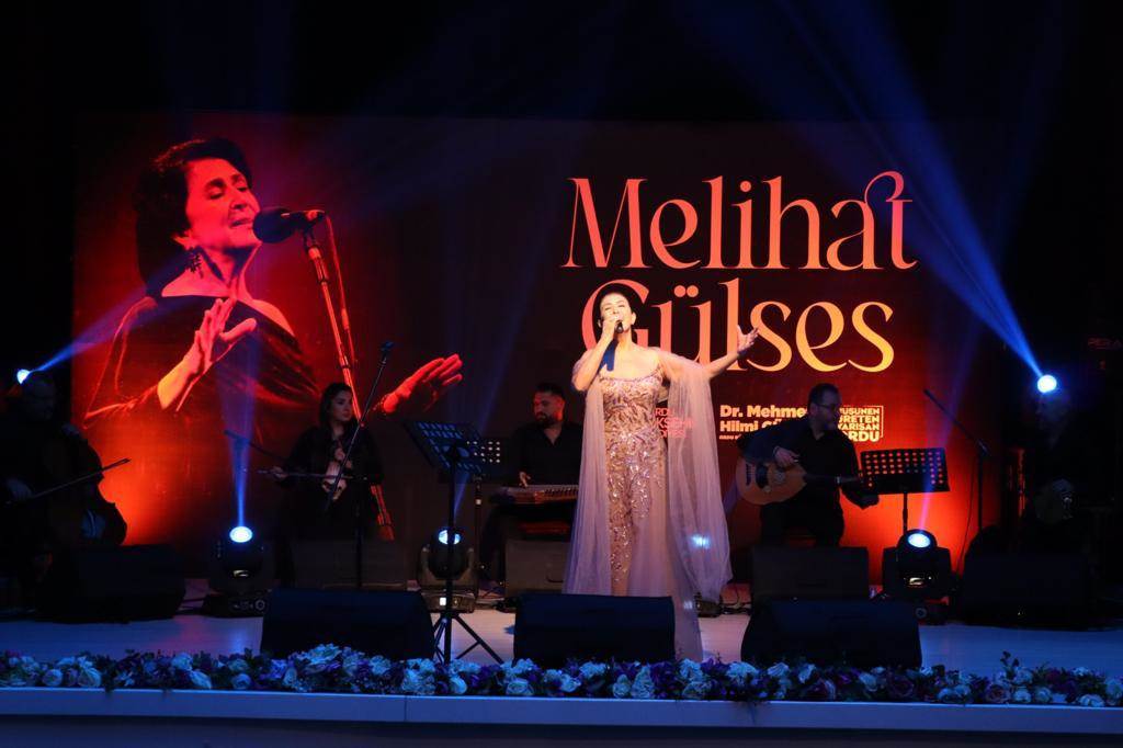 MELİHAT GÜLSES MEST ETTİ me2