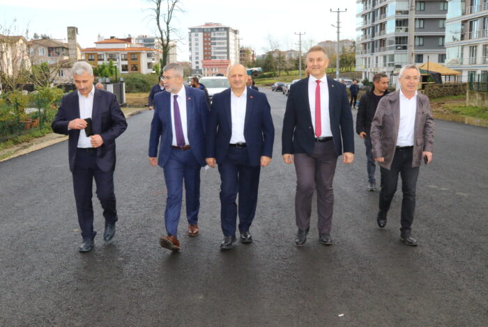 BAŞKAN TAVLI, “ÜNYE’DE BÜYÜKŞEHİR BELEDİYEMİZLE 30-40 YILLIK SORUNLARI ÇÖZÜYORUZ” ta1