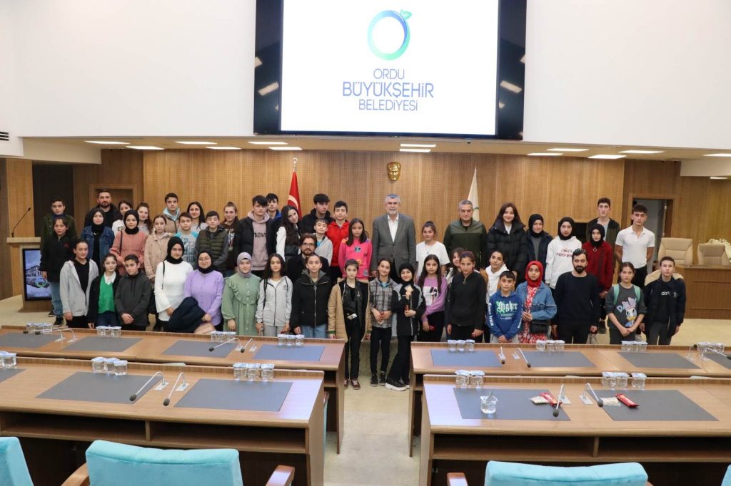 BÜYÜKŞEHRİN MİSAFİRİ İKİZCELİ ÖĞRENCİLER OLDU BU 1