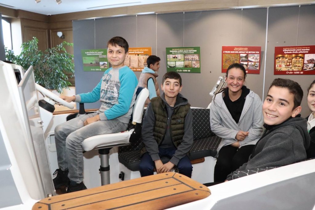 BÜYÜKŞEHRİN MİSAFİRİ İKİZCELİ ÖĞRENCİLER OLDU BU2