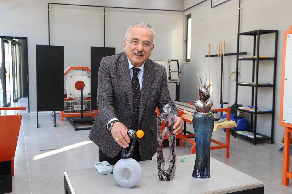 CAM SANATININ EN GÜZEL ÖRNEKLERİ ORDU’DA CAM