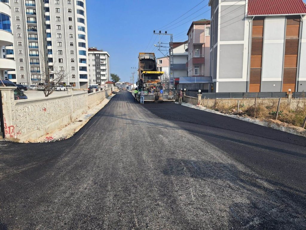 FATSA’NIN EN UZUN DOLMUŞ HATTI SICAK ASFALTA KAVUŞUYOR FA1
