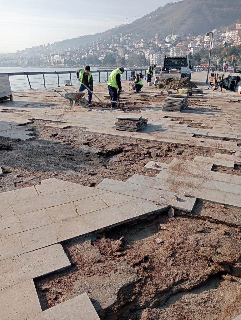 FIRTINANIN VERDİĞİ HASARLAR ONARILIYOR fi