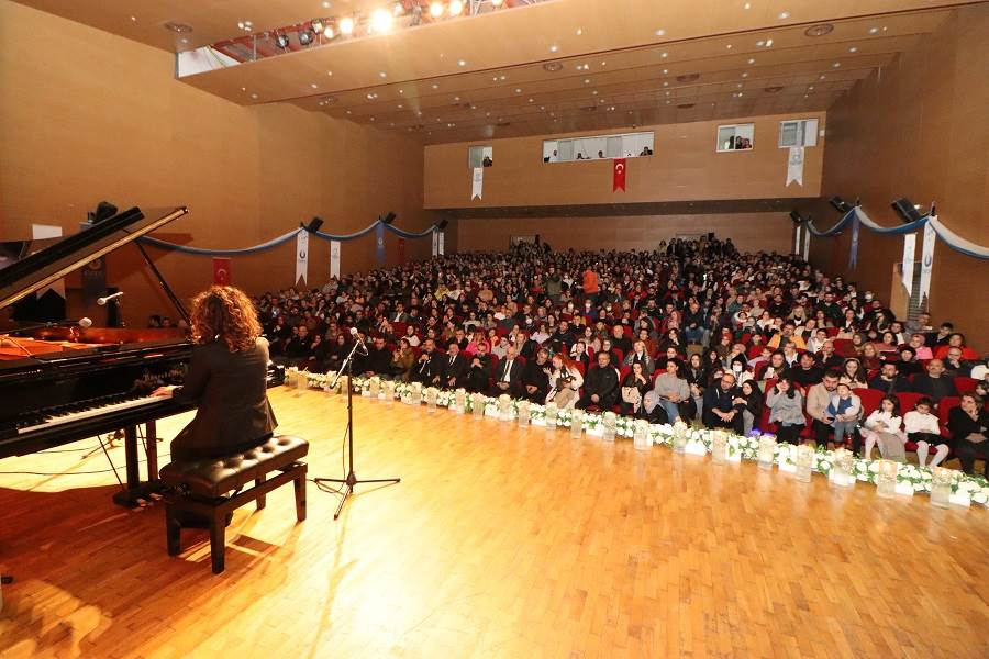 ORDU’DAN BİR ANJELİKA AKBAR GEÇTİ image 42