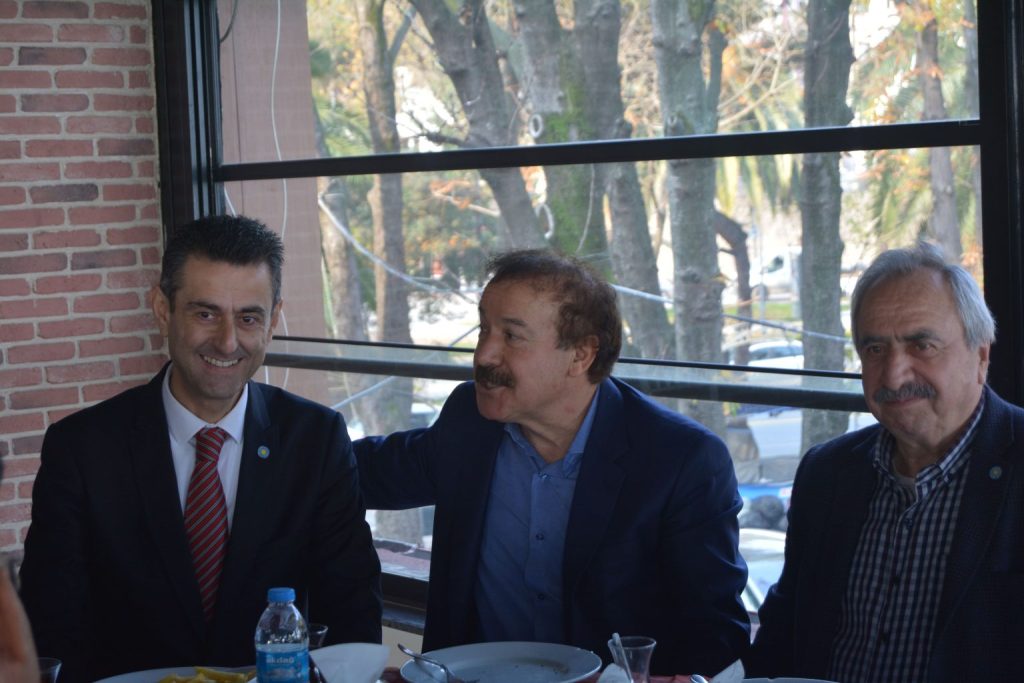 MELİHŞAH GENÇ İL BAŞKAN ADAYLIĞI İÇİN DELEGELERLE KAHVALTIDA BULUŞTU iyi11