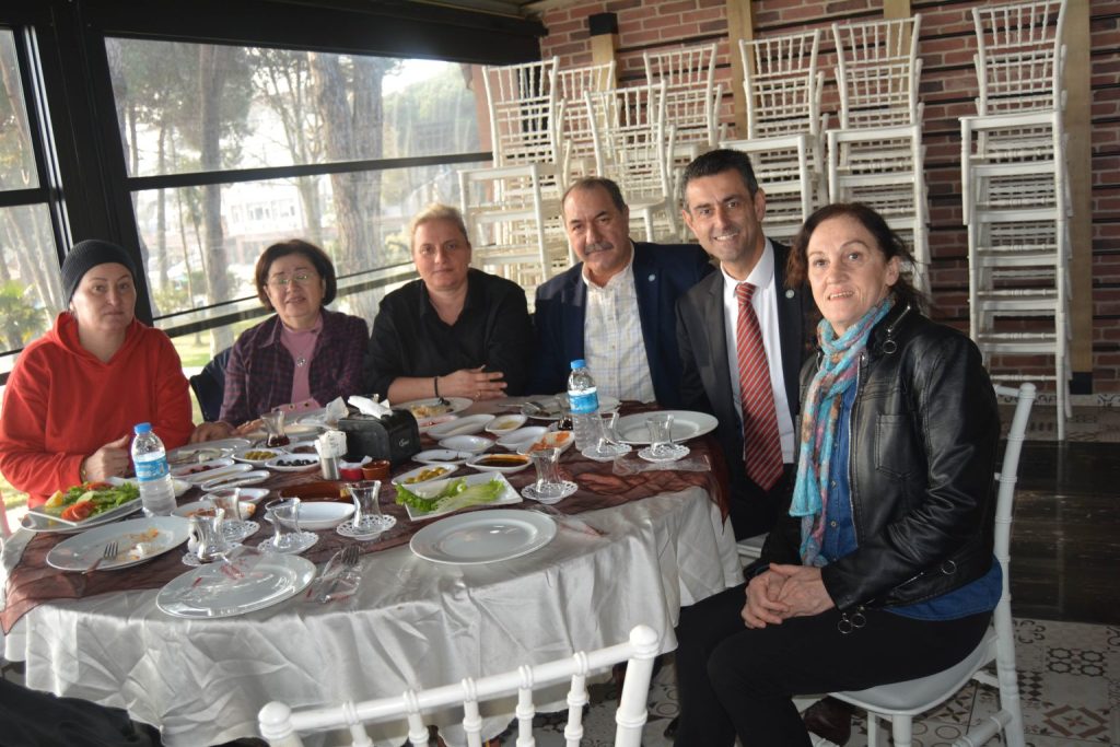MELİHŞAH GENÇ İL BAŞKAN ADAYLIĞI İÇİN DELEGELERLE KAHVALTIDA BULUŞTU iyi19