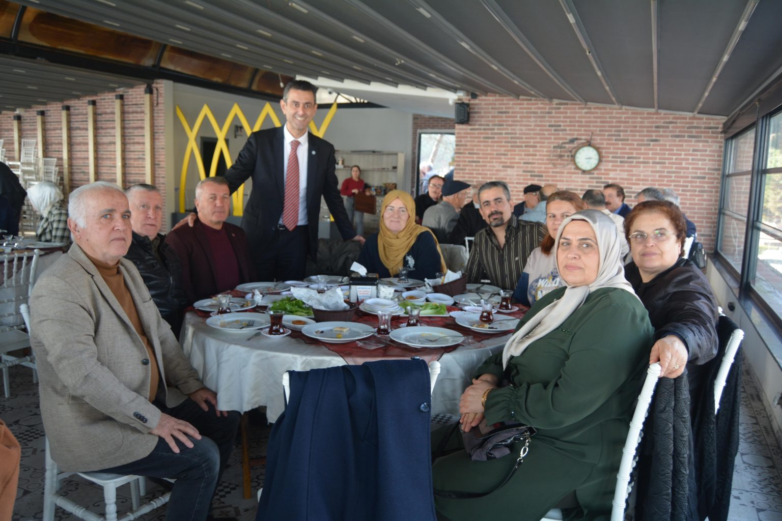 MELİHŞAH GENÇ  MİLLETVEKİLLİĞİ ADAYLIĞI İÇİN DELEGELERLE KAHVALTIDA BULUŞTU
