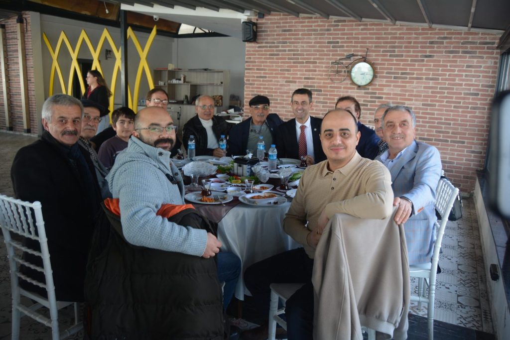 MELİHŞAH GENÇ İL BAŞKAN ADAYLIĞI İÇİN DELEGELERLE KAHVALTIDA BULUŞTU iyi6