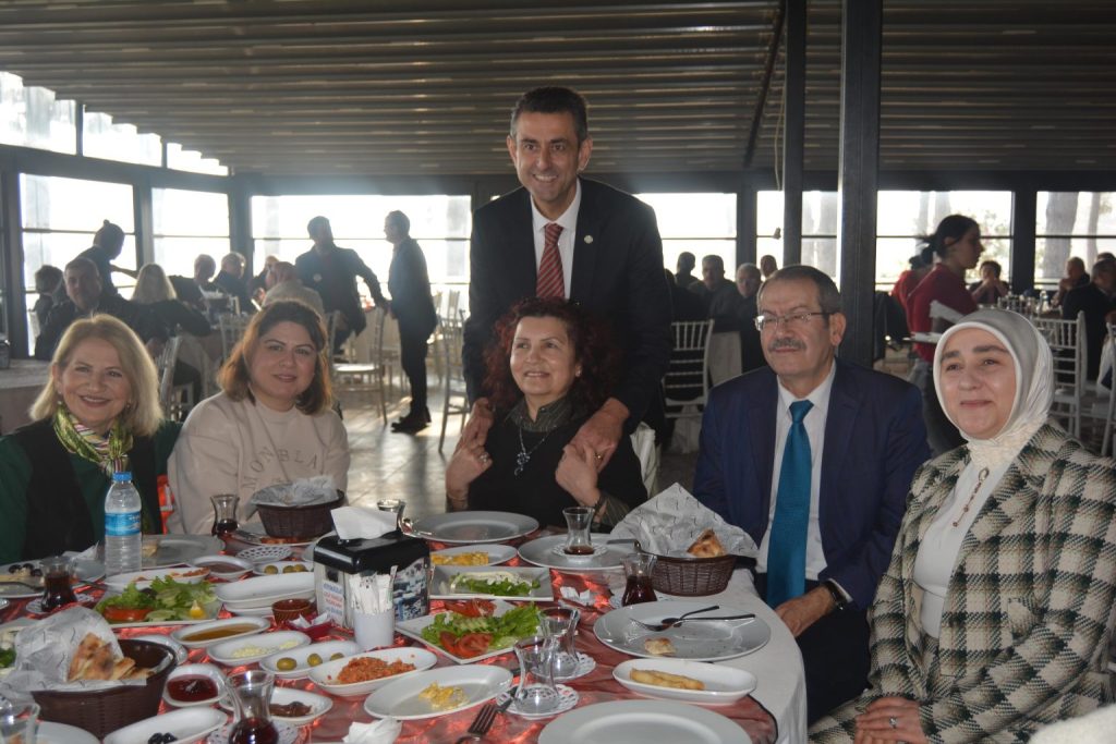 MELİHŞAH GENÇ İL BAŞKAN ADAYLIĞI İÇİN DELEGELERLE KAHVALTIDA BULUŞTU iyi7