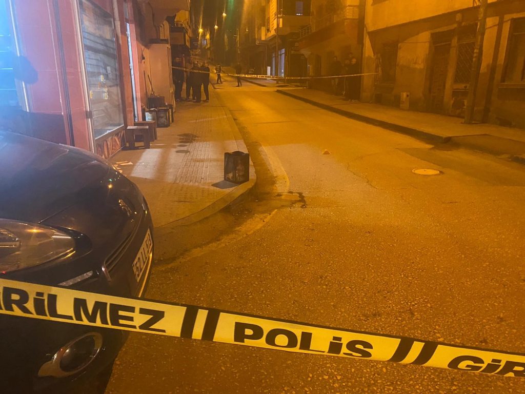 Ünye'de Bir İş Yeri Kurşunlandı ks1