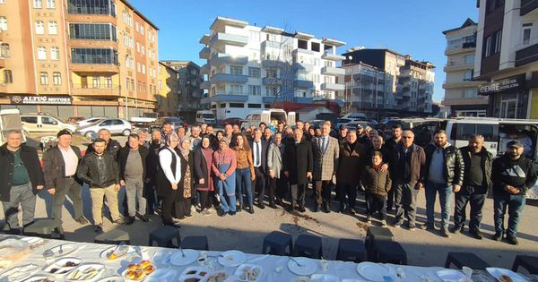 <strong>PAZARCILARDAN BAŞKAN TAVLI’YA TEŞEKKÜR</strong> pa1